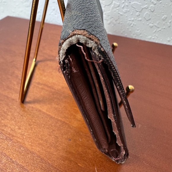 AUTHENTIC LOUIS VUITTON MONOGRAM
SARAH WALLET MI0955 - Picture 7 of 13